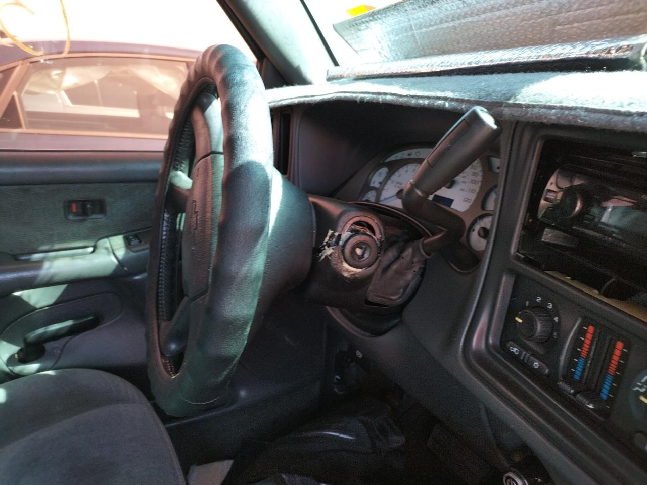 Photo 9 from auction – 2004 CHEVROLET SILVERADO with VIN 1GCEC14V14Z151715