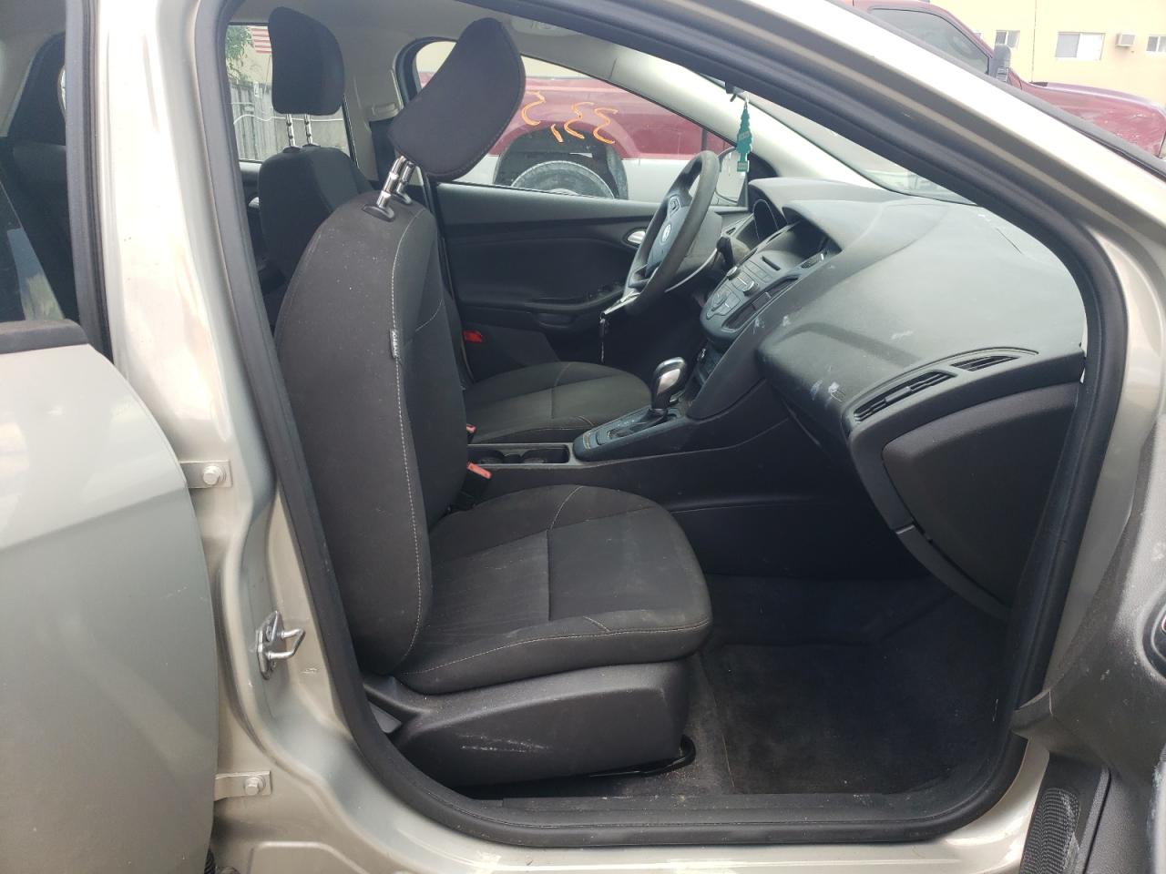 Photo 5 from auction – 2016 FORD FOCUS SE with VIN 1FADP3F21GL228739