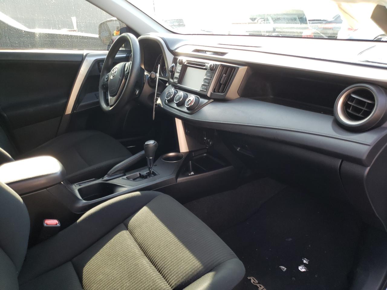 Photo 5 from auction – 2015 TOYOTA RAV4 LE with VIN JTMBFREV1FD099378