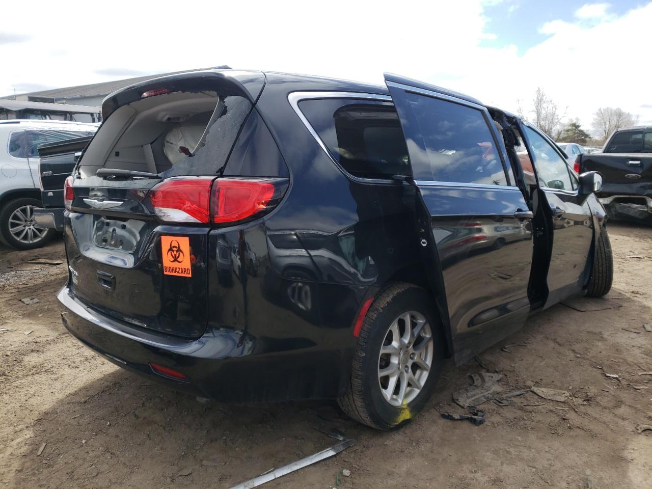 Photo 4 from auction – 2017 CHRYSLER PACIFICA T with VIN 2C4RC1DGXHR501460