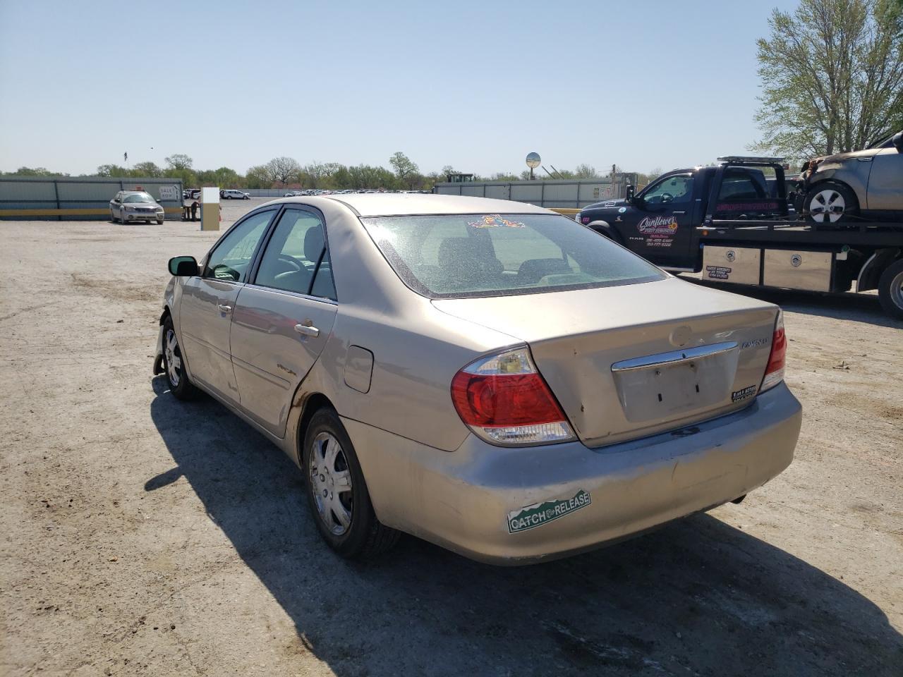 Photo 3 from auction – 2005 TOYOTA CAMRY LE with VIN 4T1BE32K95U584856