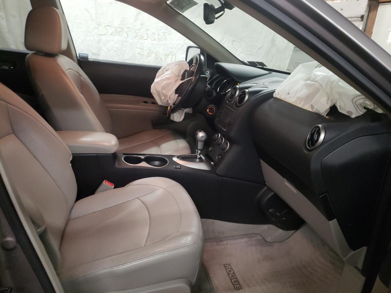 Photo 5 from auction – 2013 NISSAN ROGUE S with VIN JN8AS5MV8DW640160