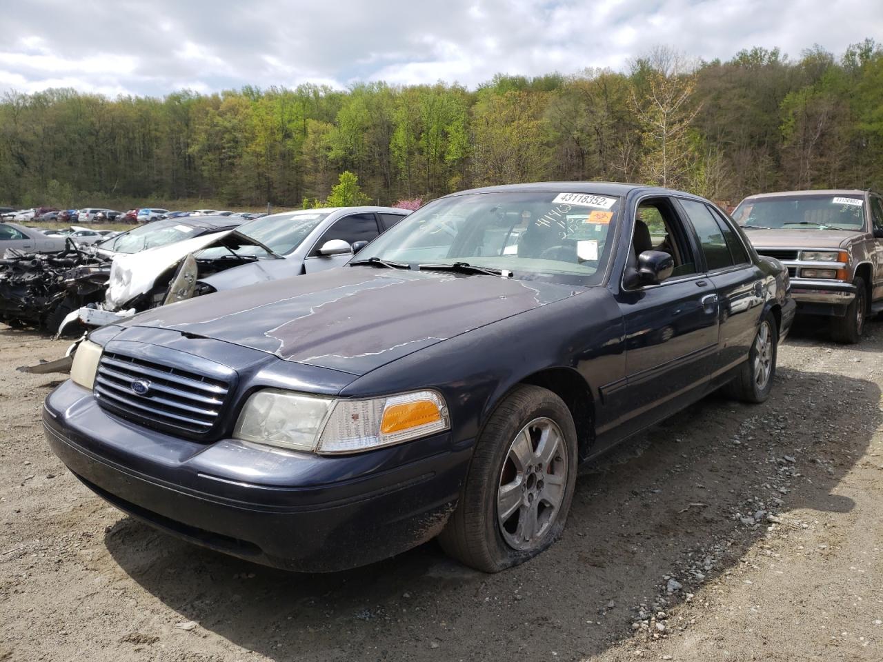 Photo 2 from auction – 2003 FORD CROWN VICT with VIN 2FAHP74W63X166508