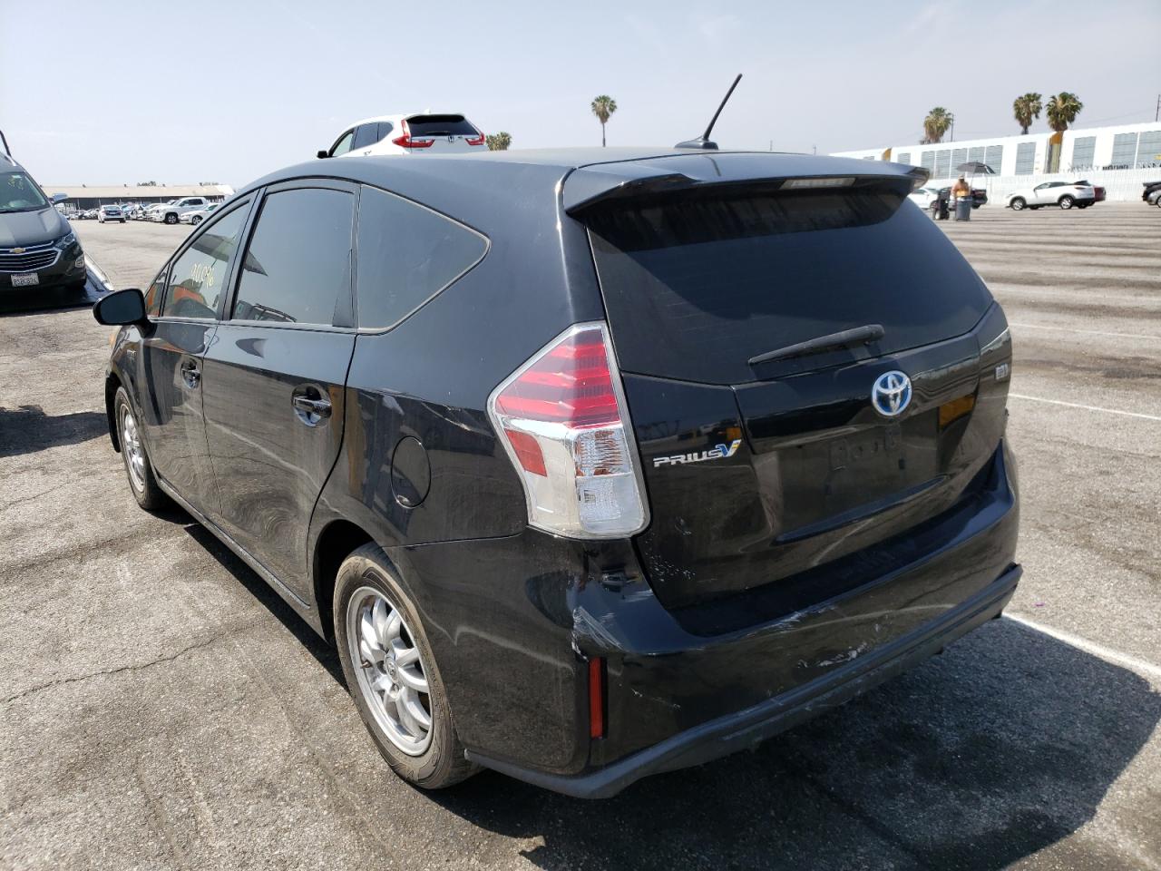 Photo 3 from auction – 2015 TOYOTA PRIUS V with VIN JTDZN3EU9FJ032213