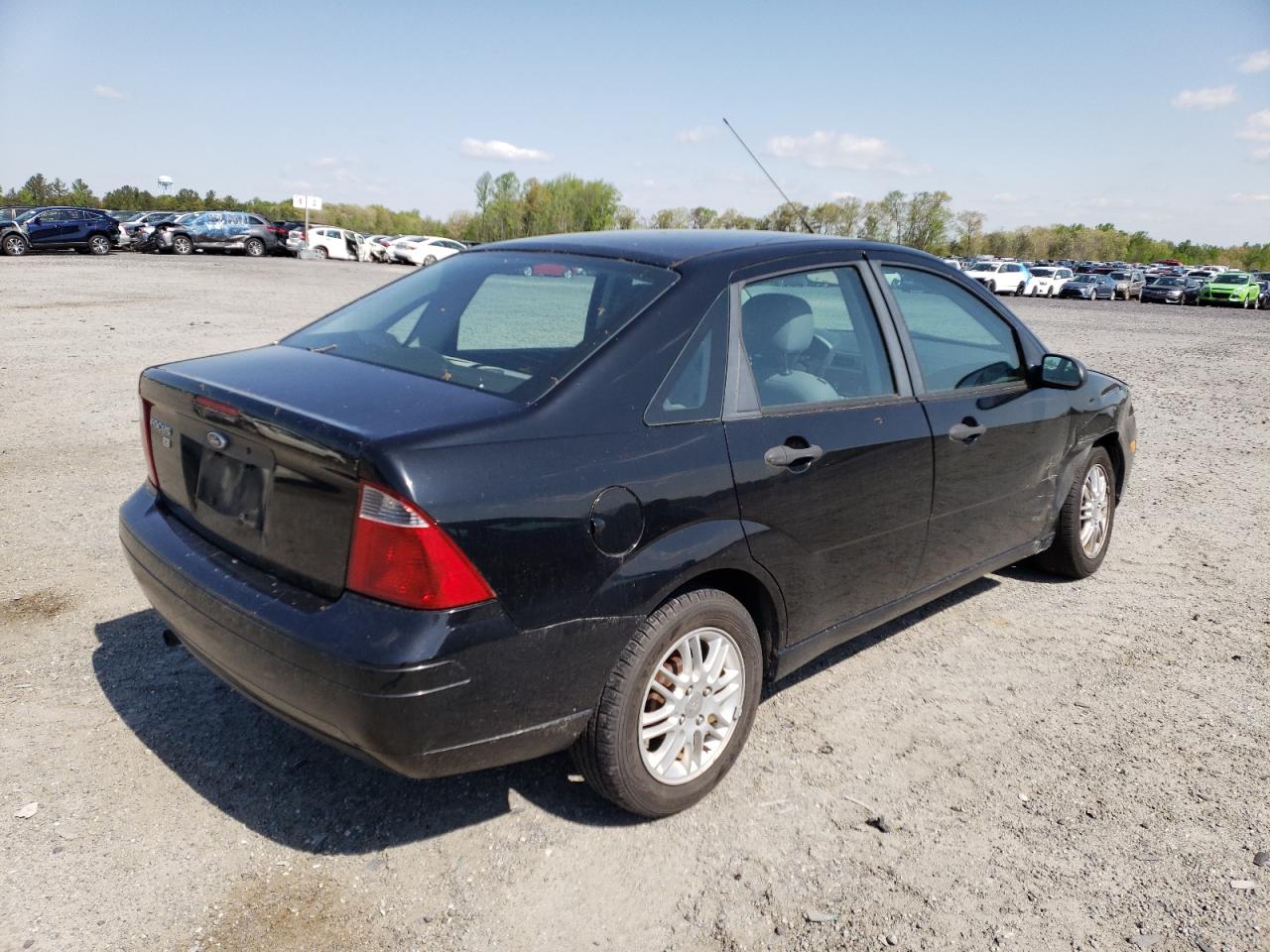 Photo 4 from auction – 2007 FORD FOCUS ZX4 with VIN 1FAHP34N07W154601