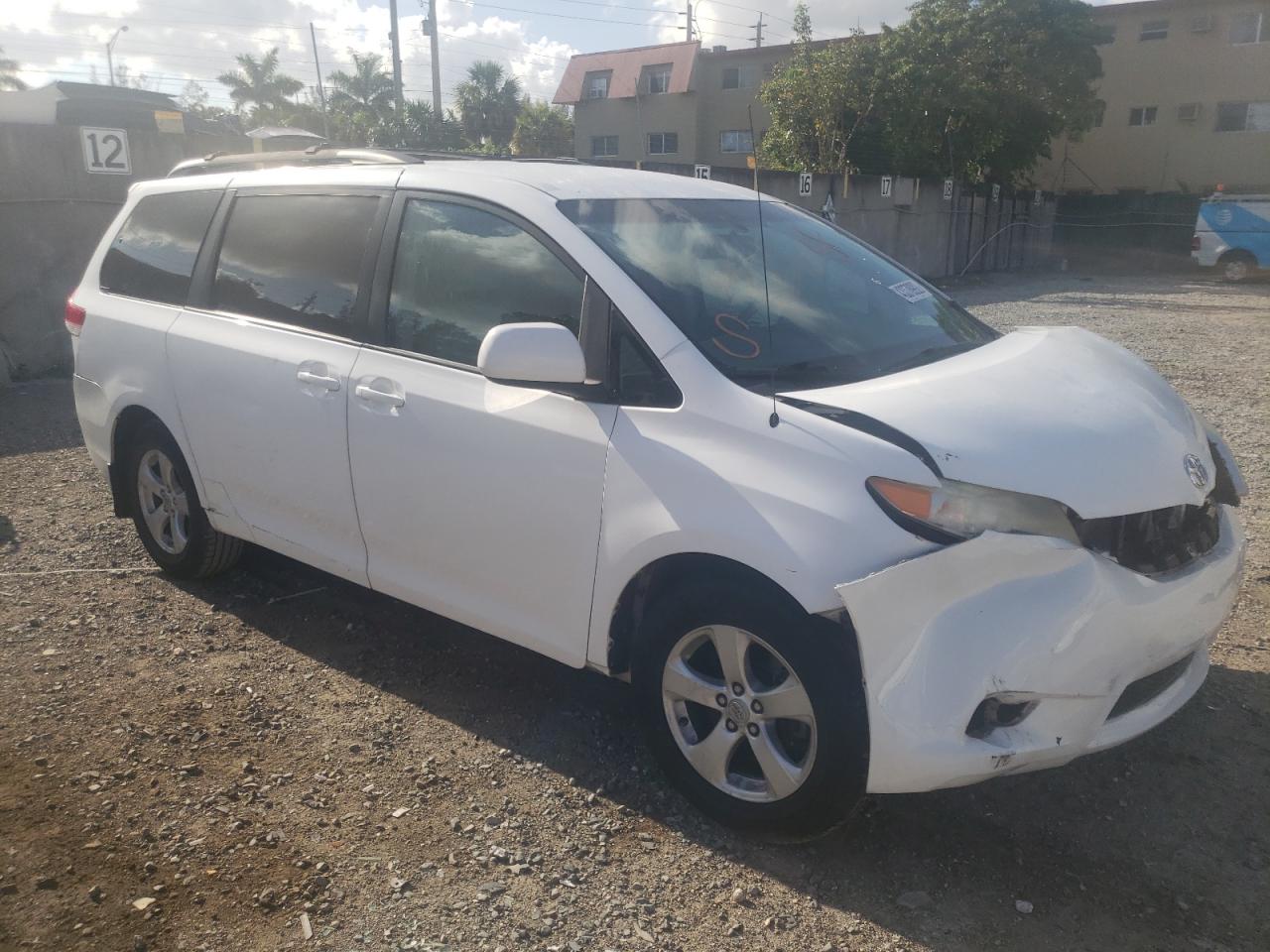 Photo 13 from auction – 2011 TOYOTA SIENNA LE with VIN 5TDKK3DC7BS106826