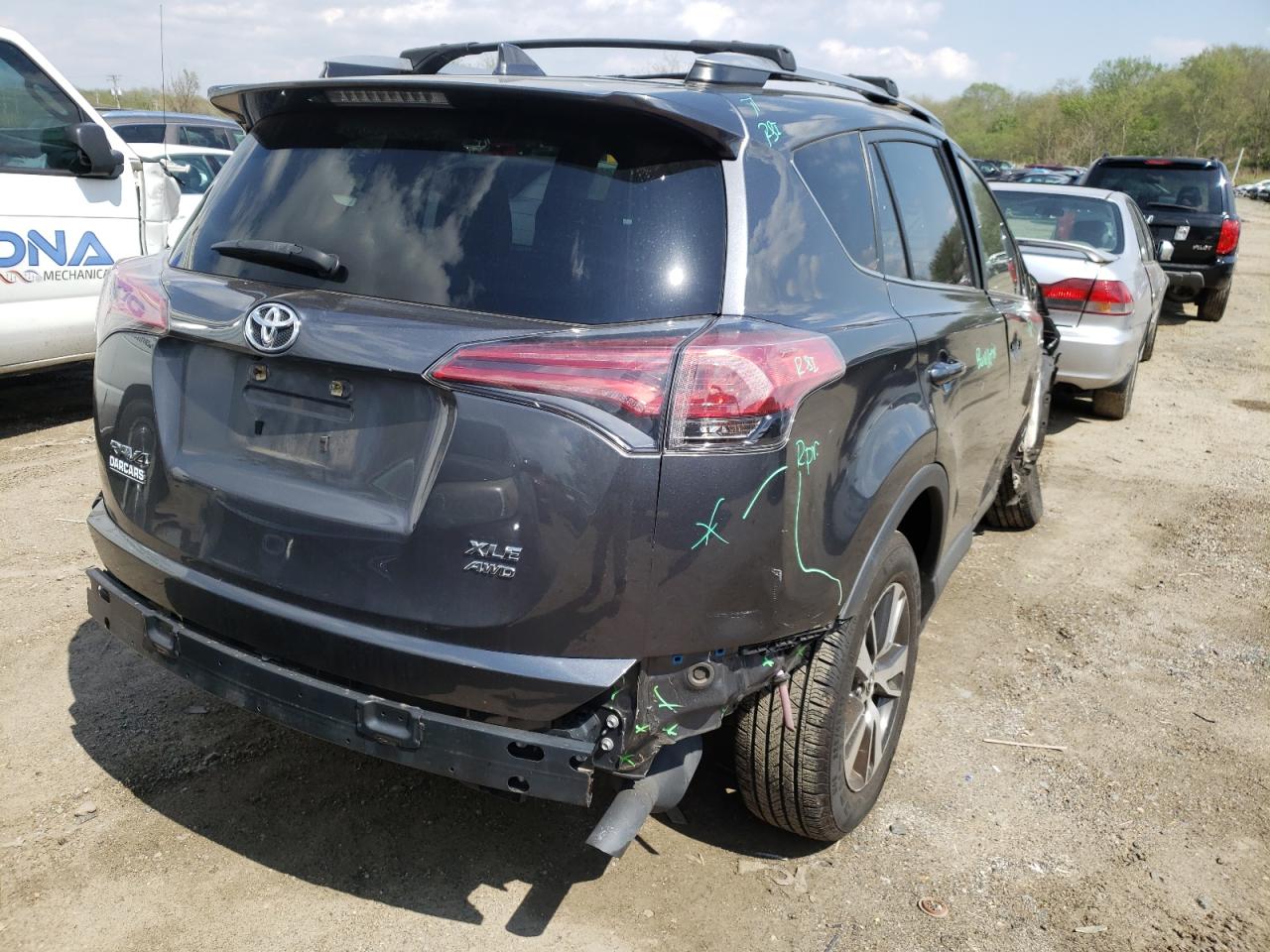 Photo 4 from auction – 2017 TOYOTA RAV4 XLE with VIN JTMRFREV8HD206105