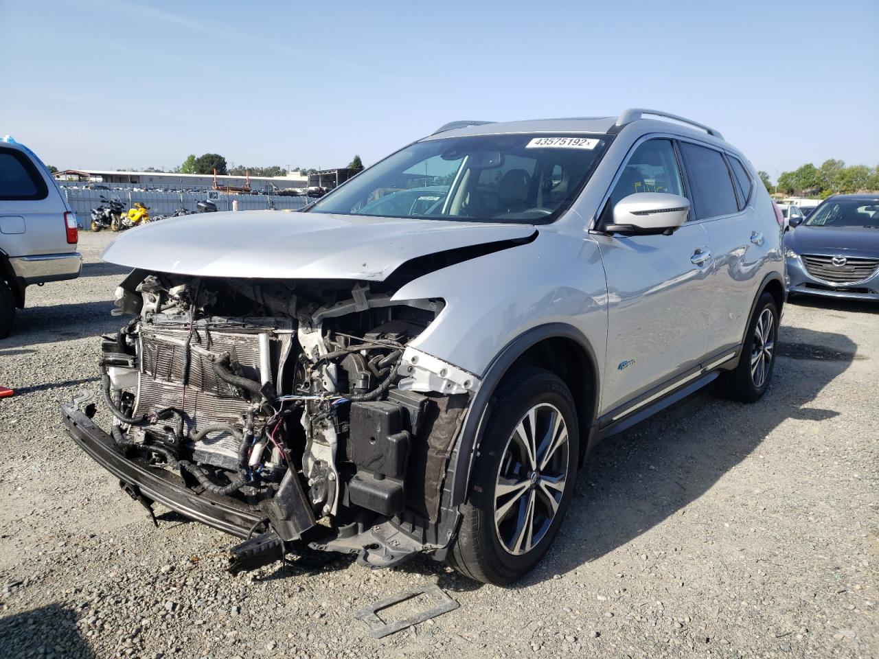 Photo 2 from auction – 2017 NISSAN ROGUE SV H with VIN 5N1ET2MVXHC826889