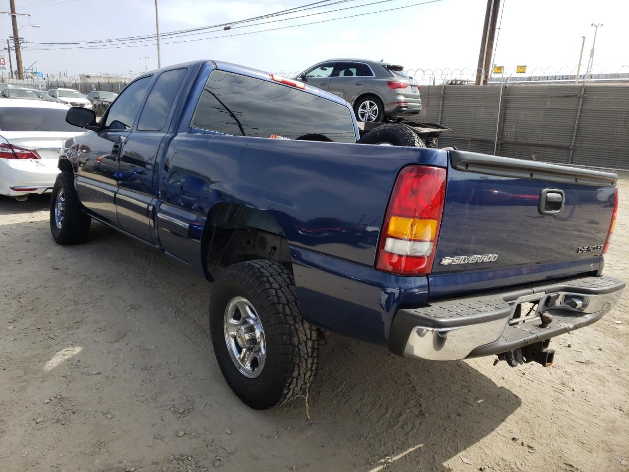 Photo 3 from auction – 2002 CHEVROLET SILVERADO with VIN 2GCEC19V321153142