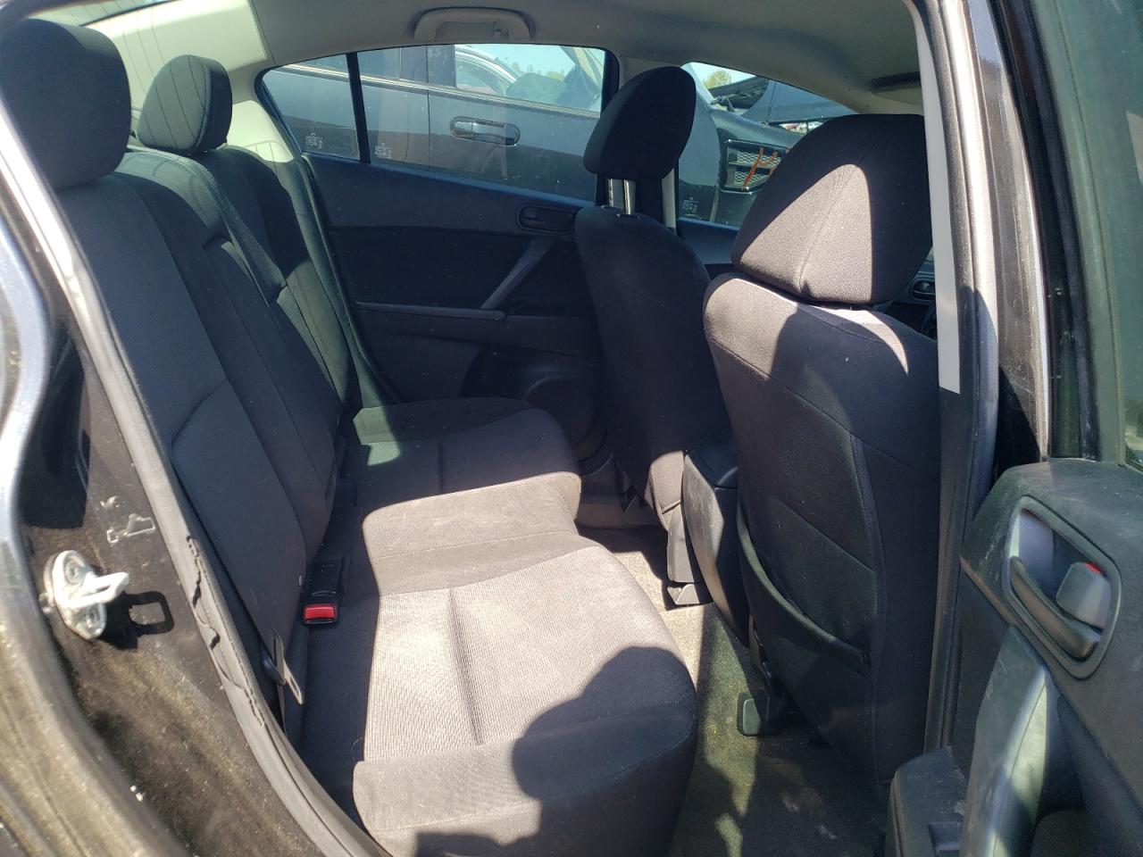 Photo 6 from auction – 2010 MAZDA 3 I with VIN JM1BL1SF1A1199000