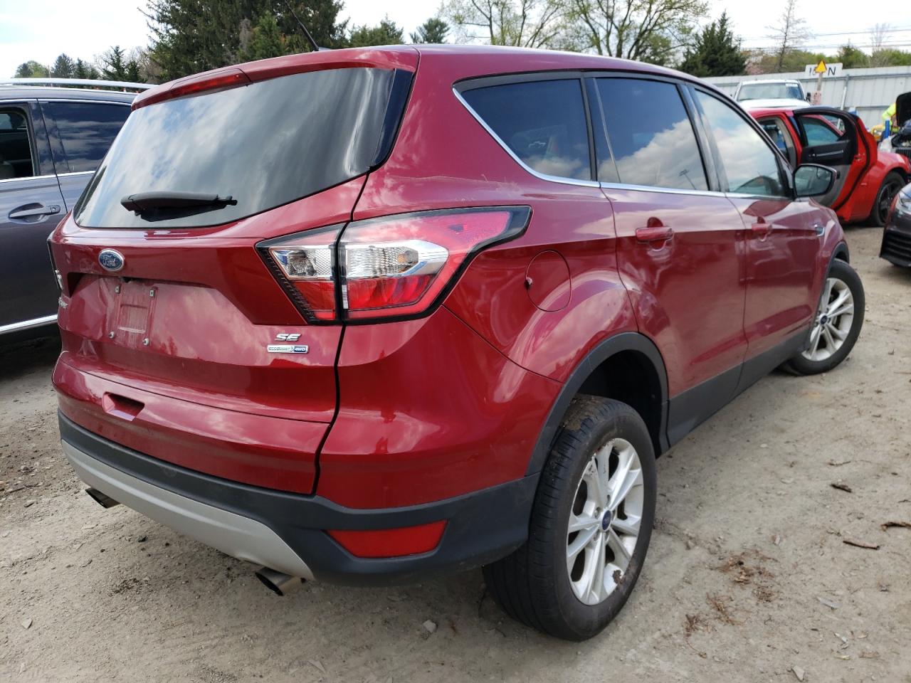Photo 4 from auction – 2017 FORD ESCAPE SE with VIN 1FMCU9GDXHUB57176