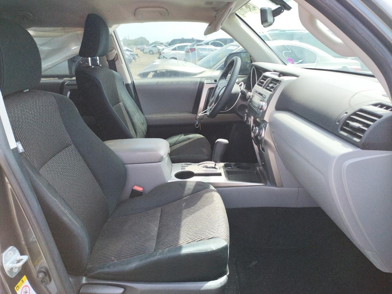 Photo 5 from auction – 2011 TOYOTA 4RUNNER SR with VIN JTEZU5JR9B5033151