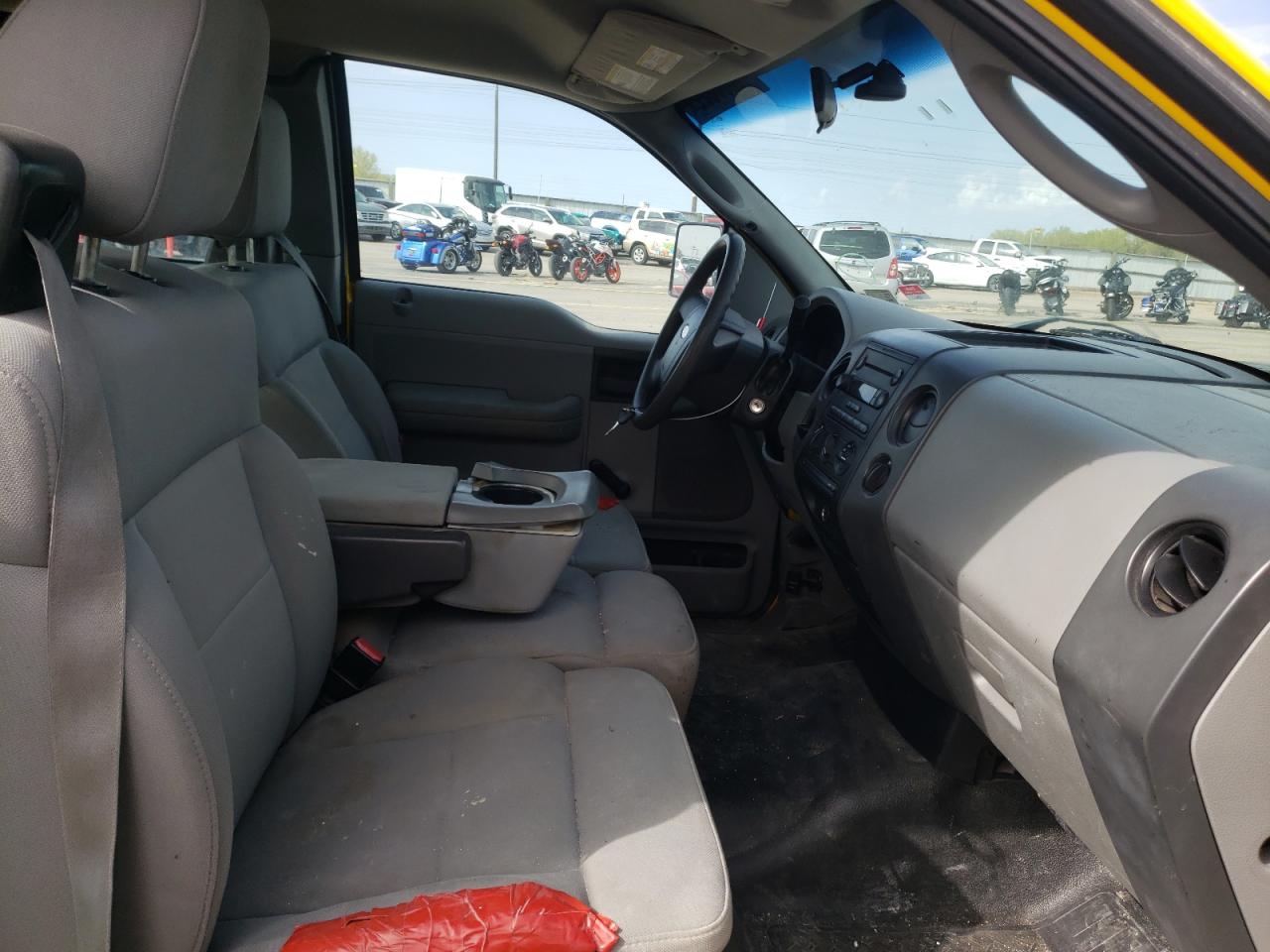 Photo 5 from auction – 2004 FORD F150 with VIN 1FTRX12W64KD56201