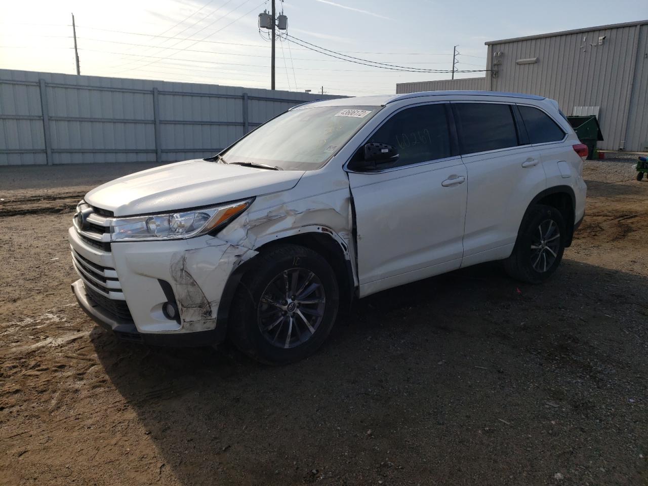Photo 2 from auction – 2018 TOYOTA HIGHLANDER with VIN 5TDKZRFHXJS534296