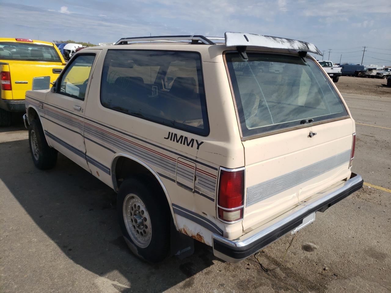 Photo 3 from auction – 1985 GMC S15 JIMMY with VIN 1G5CT18B4F8512443