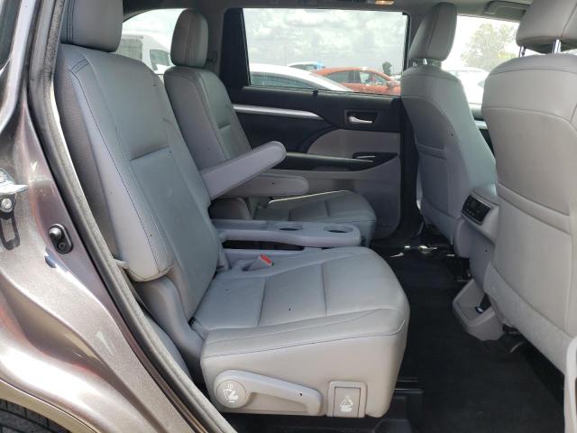 Photo 6 from auction – 2017 TOYOTA HIGHLANDER with VIN 5TDKZRFH7HS522892