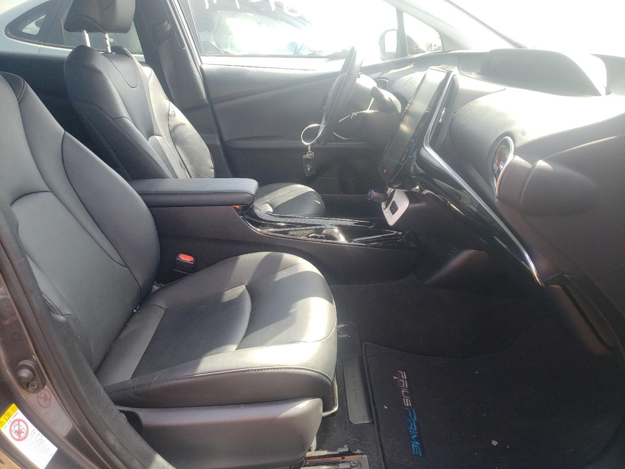 Photo 5 from auction – 2017 TOYOTA PRIUS PRIM with VIN JTDKARFP2H3040198