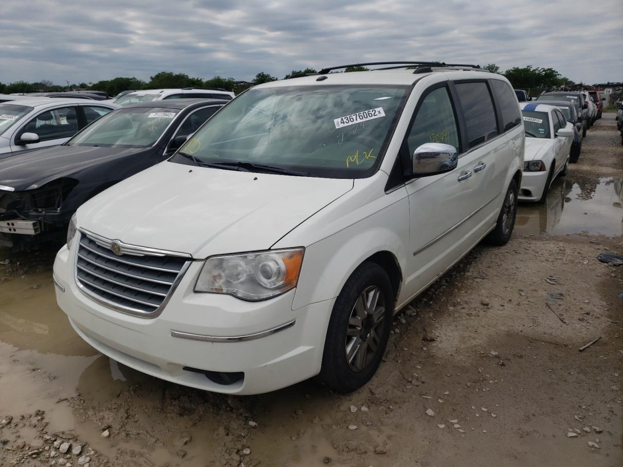 Photo 2 from auction – 2010 CHRYSLER TOWN & COU with VIN 2A4RR6DX2AR151849