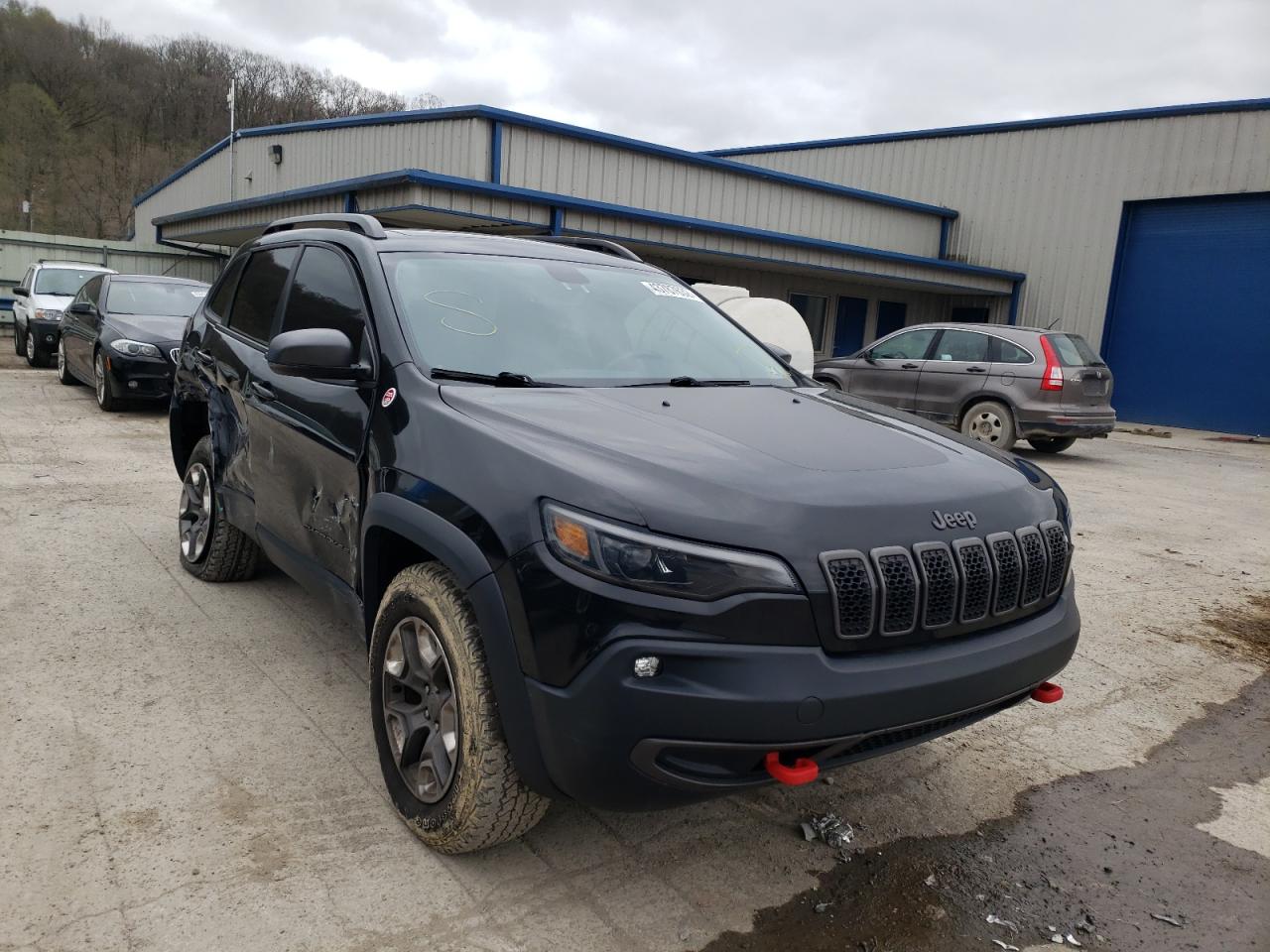 JEEP CHEROKEE T 2019 with VIN 1C4PJMBX4KD256229 - Photo from auction