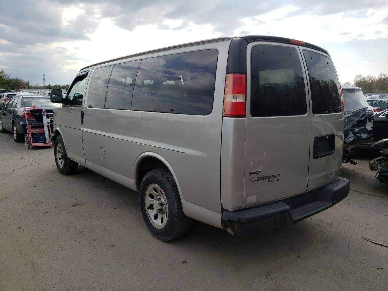 Photo 3 from auction – 2009 CHEVROLET EXPRESS G1 with VIN 1GNFG154891163176