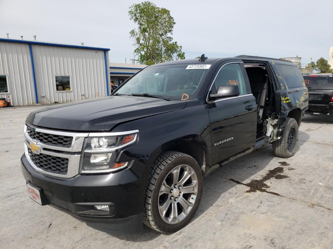 Photo 2 from auction – 2016 CHEVROLET SUBURBAN K with VIN 1GNSKHKC0GR283313