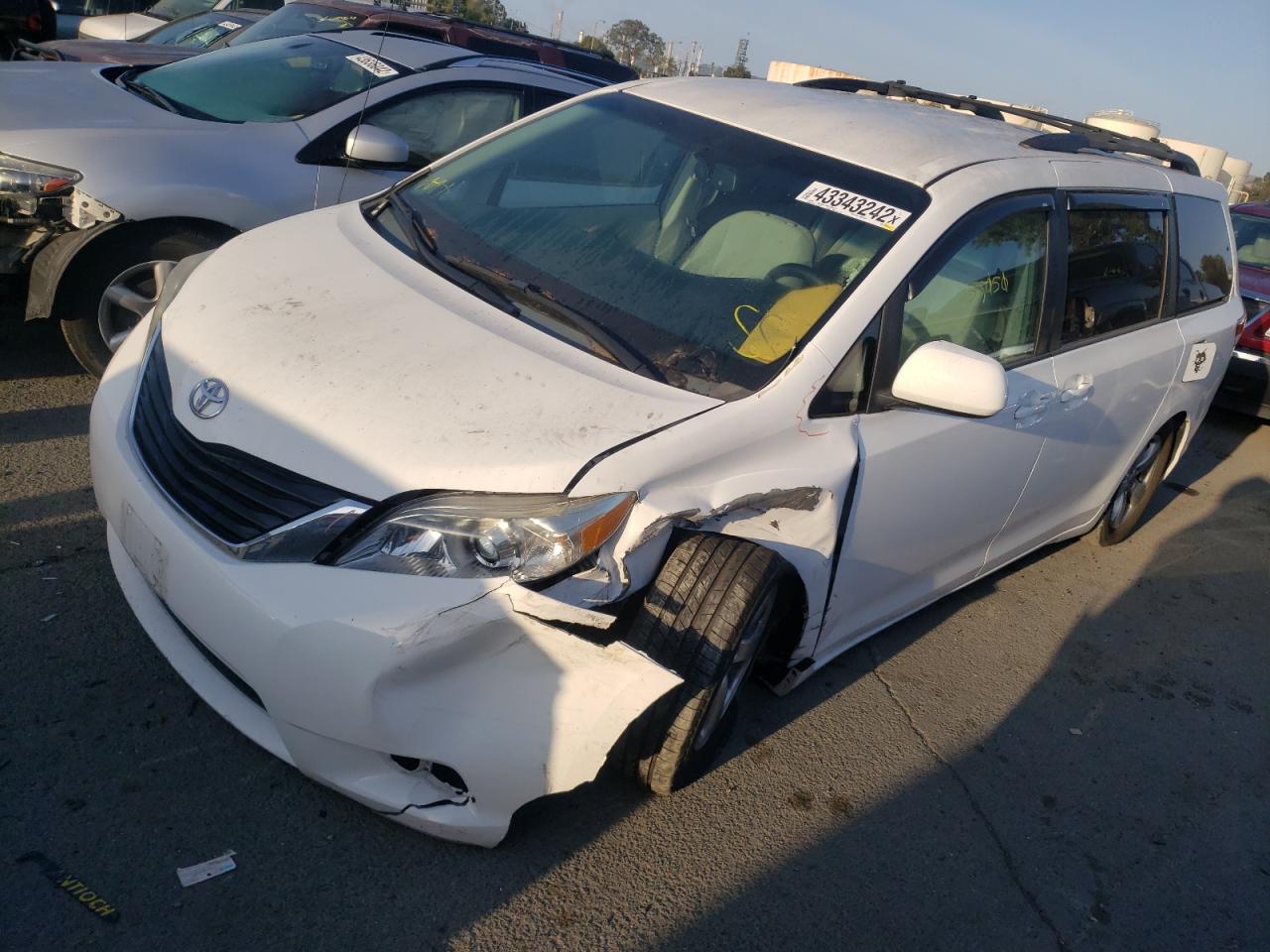 Photo 2 from auction – 2013 TOYOTA SIENNA LE with VIN 5TDKK3DC7DS330536