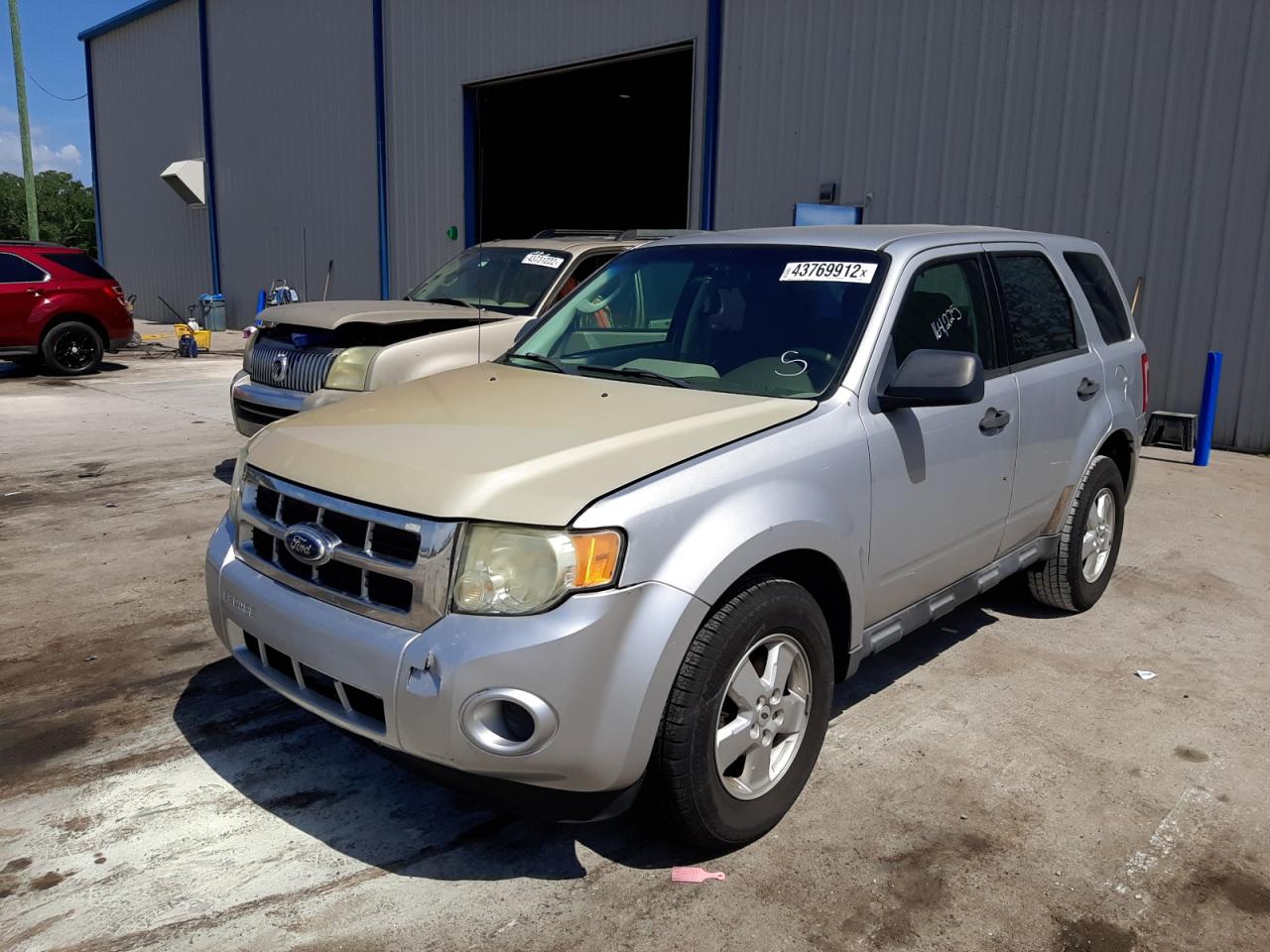 Zdjęcie 2 z aukcji – 2010 FORD ESCAPE XLS z VIN 1FMCU0C79AKA61388