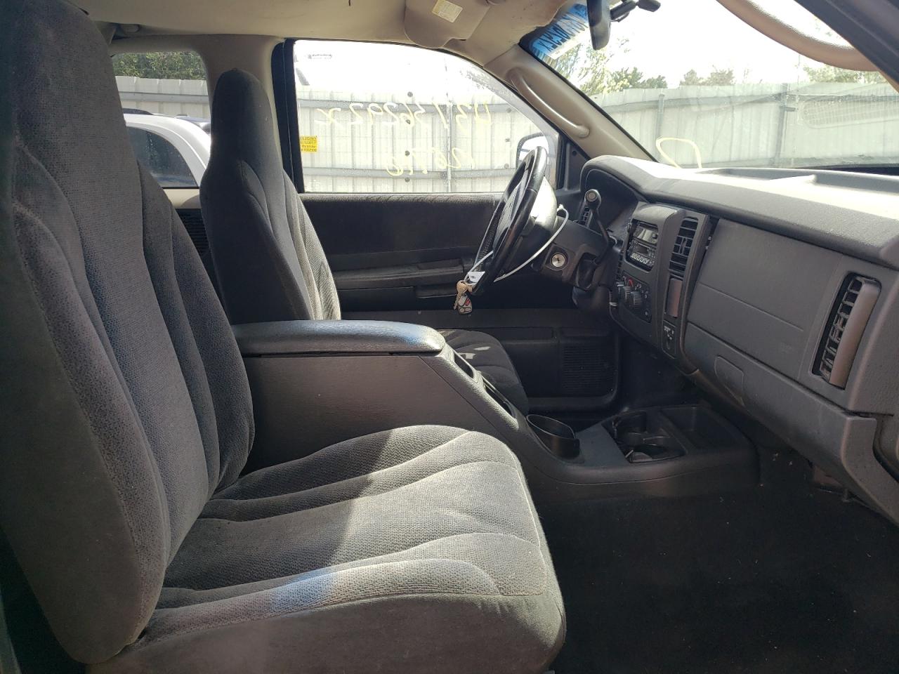 Photo 5 from auction – 2002 DODGE DAKOTA SLT with VIN 1B7GG42N52S526478
