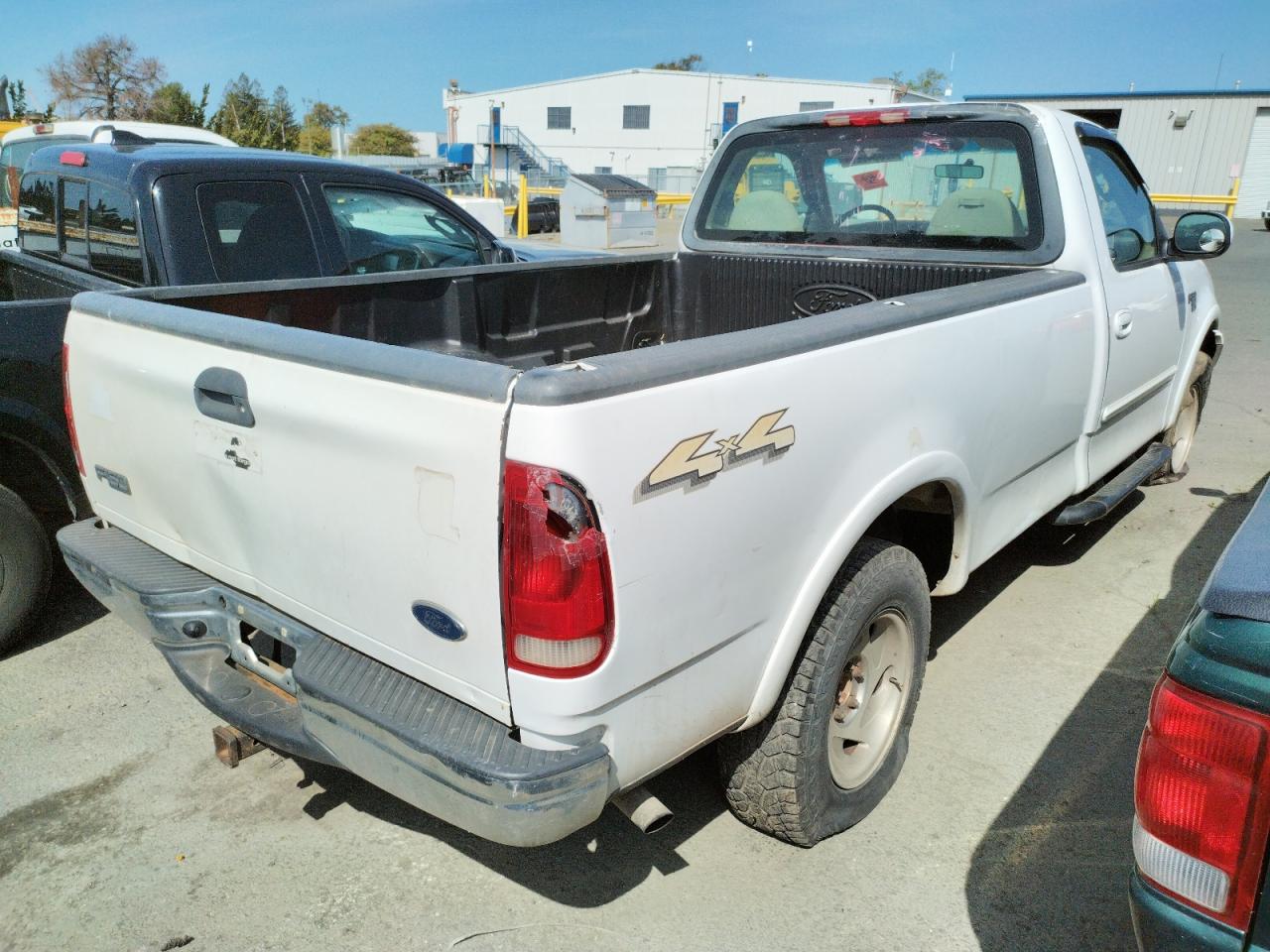 Photo 4 from auction – 2002 FORD F150 with VIN 1FTRF18L22NB99746