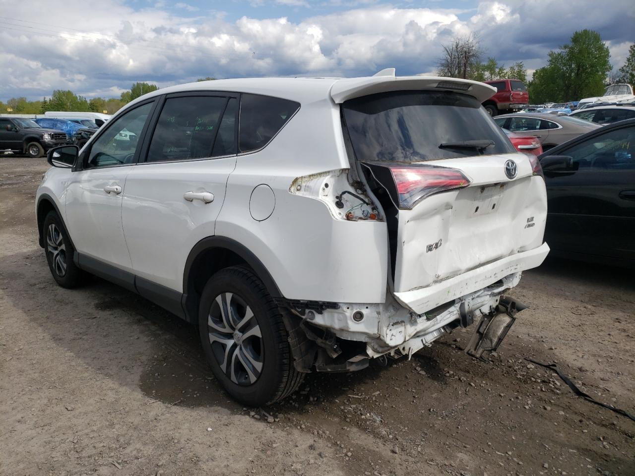 Photo 3 from auction – 2017 TOYOTA RAV4 LE with VIN JTMBFREV1HD219764