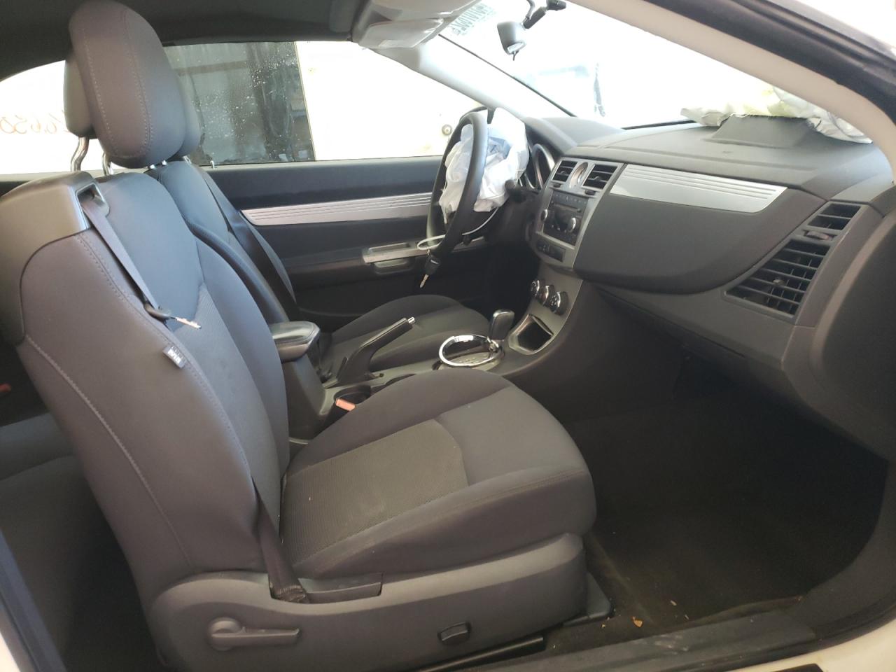 Photo 5 from auction – 2010 CHRYSLER SEBRING TO with VIN 1C3BC5EDXAN148187