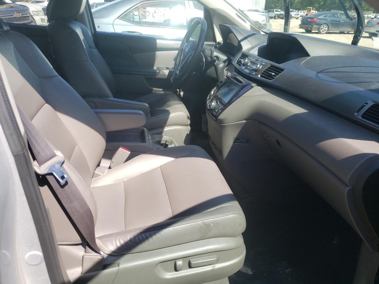 Photo 5 from auction – 2015 HONDA ODYSSEY EX with VIN 5FNRL5H63FB020919