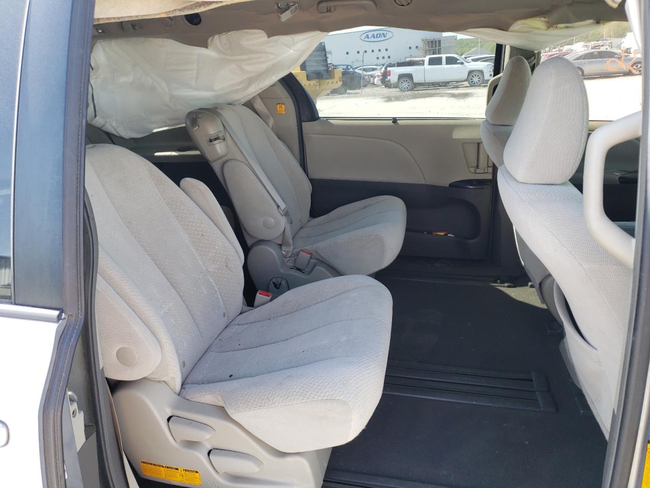 Photo 6 from auction – 2011 TOYOTA SIENNA LE with VIN 5TDKK3DC9BS108500
