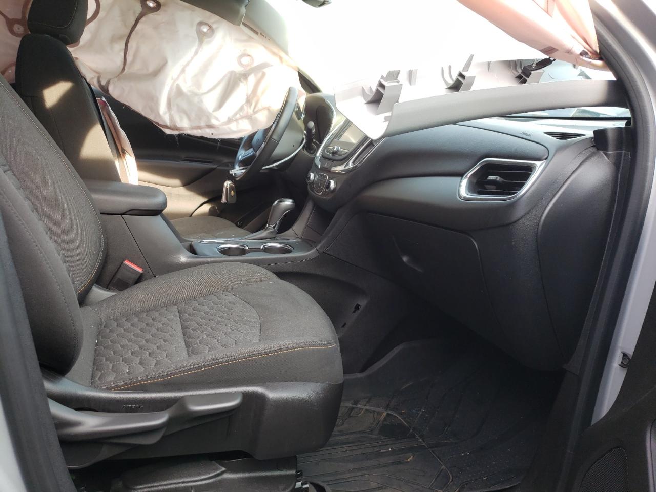 Photo 5 from auction – 2018 CHEVROLET EQUINOX LT with VIN 2GNAXJEVXJ6313745