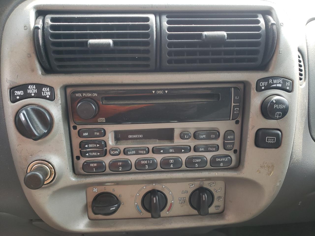 Photo 9 from auction – 2001 FORD EXPLORER S with VIN 1FMYU70E71UB84063