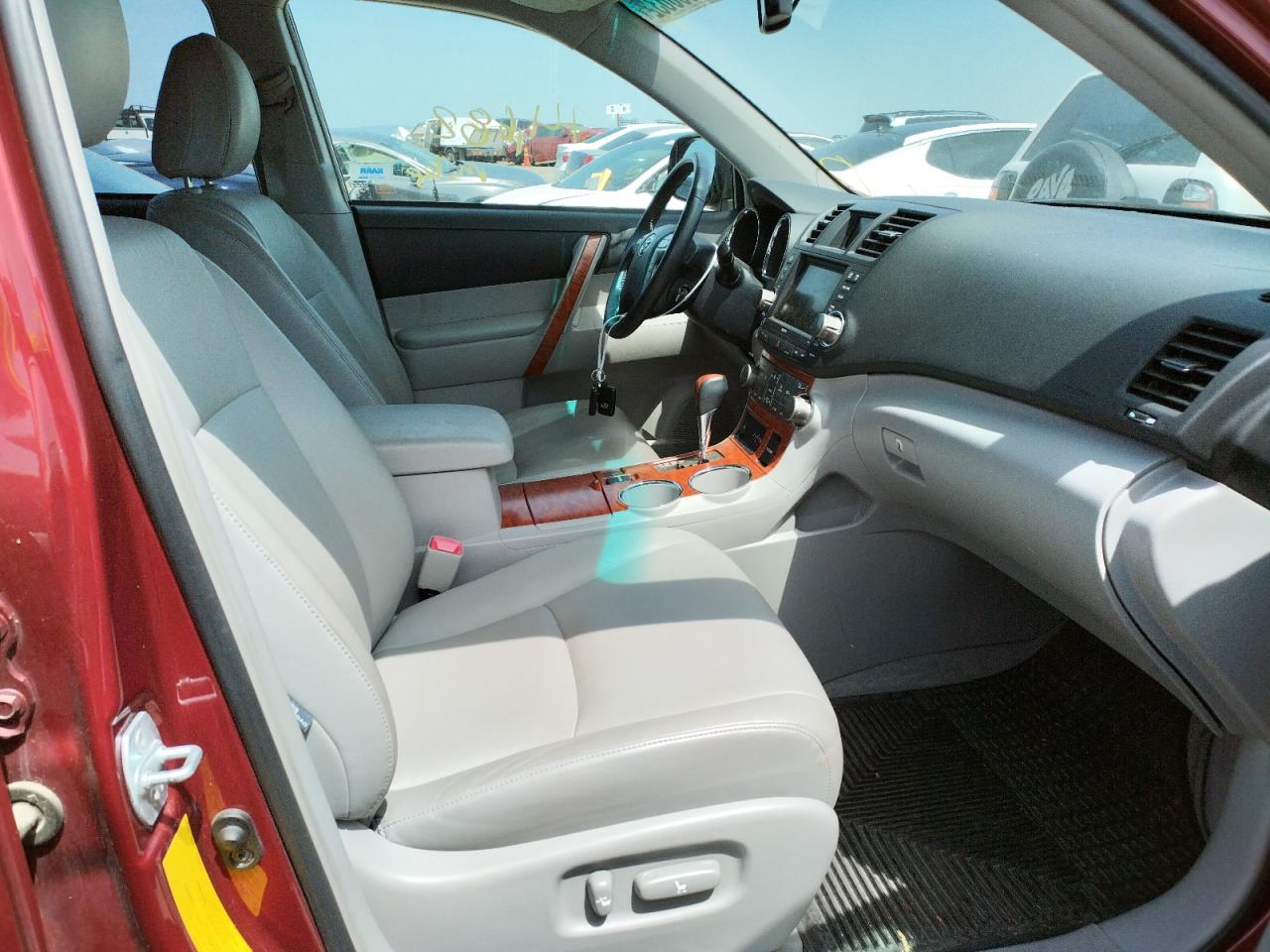 Photo 5 from auction – 2008 TOYOTA HIGHLANDER with VIN JTEDS42A282060754