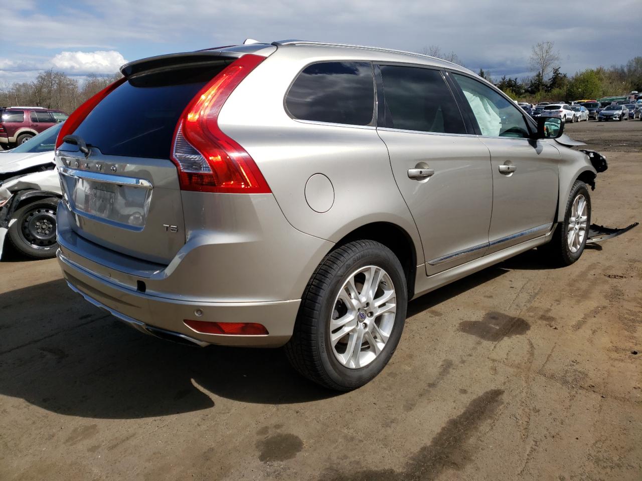 Photo 4 from auction – 2015 VOLVO XC60 T5 PR with VIN YV440MDK6F2677004