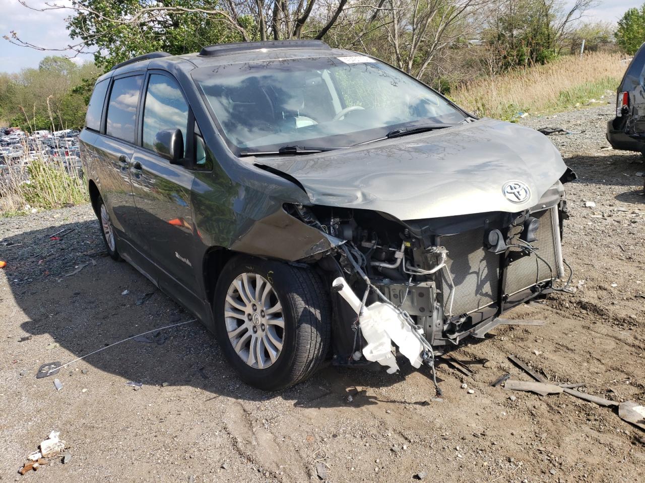 TOYOTA SIENNA XLE 2011 with VIN 5TDYK3DC9BS036577 - Photo from auction
