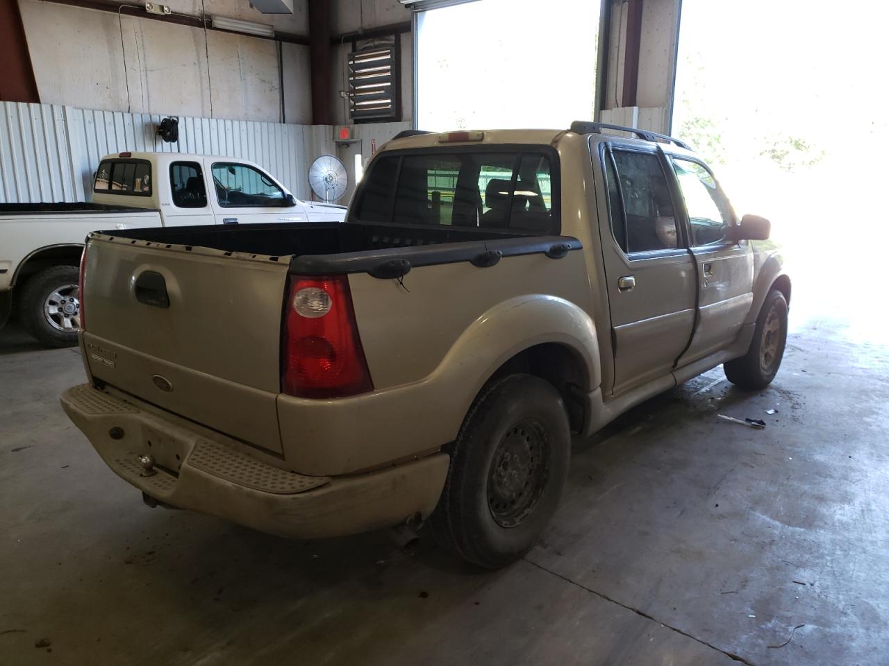 Photo 4 from auction – 2001 FORD EXPLORER S with VIN 1FMZU67E81UC32674
