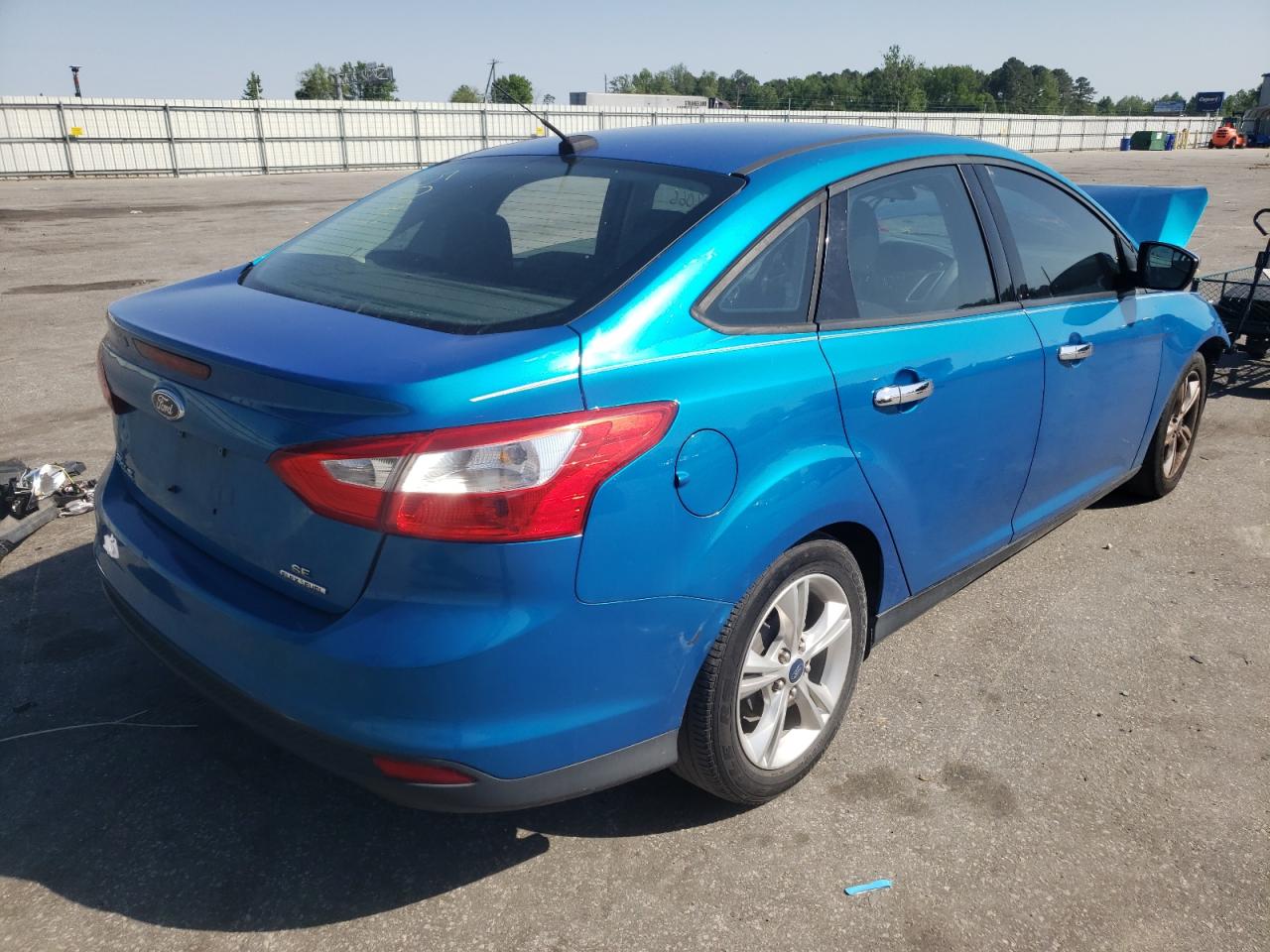 Photo 4 from auction – 2014 FORD FOCUS SE with VIN 1FADP3F23EL152843