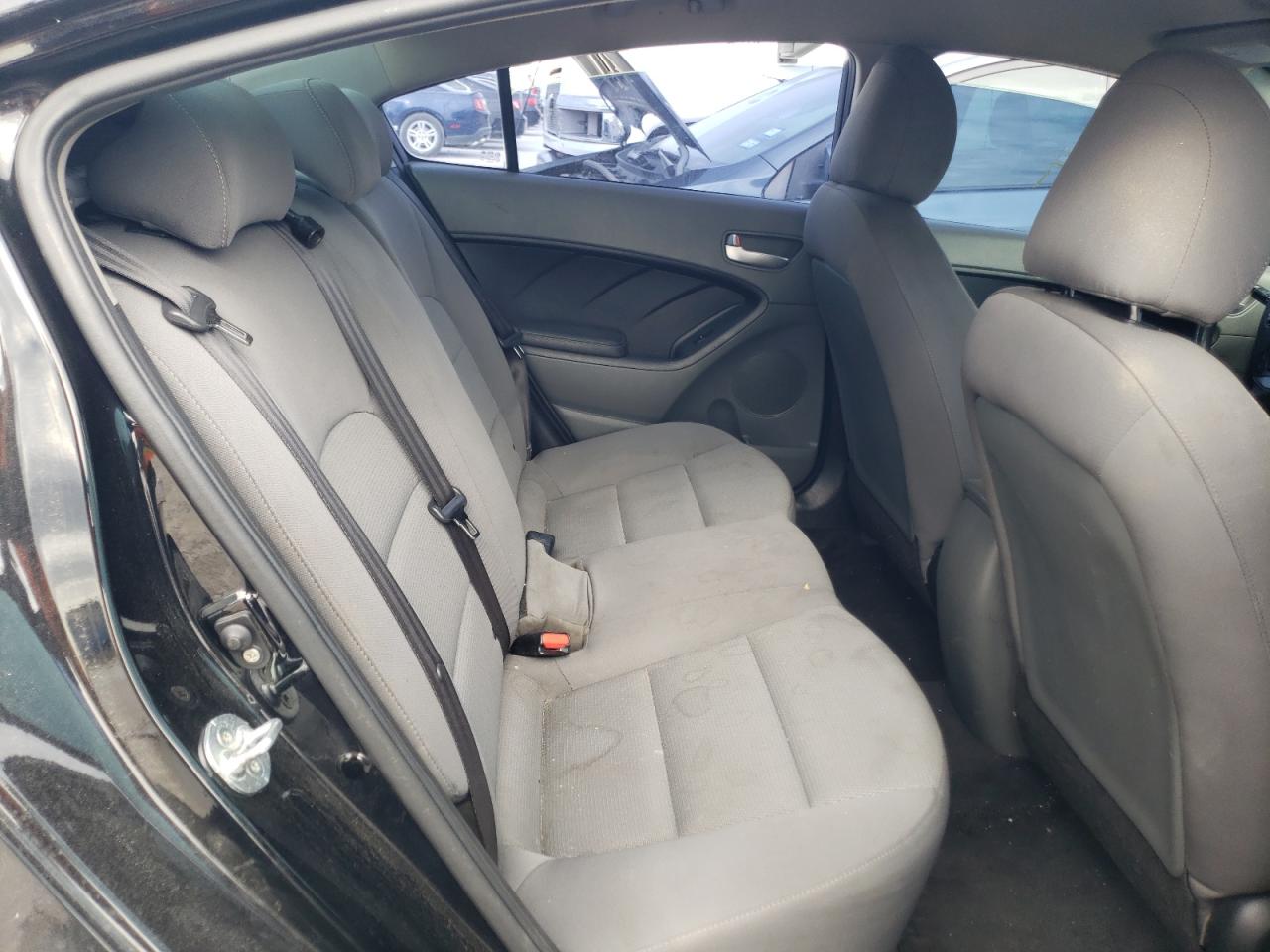 Photo 6 from auction – 2017 KIA FORTE LX with VIN 3KPFK4A7XHE125176
