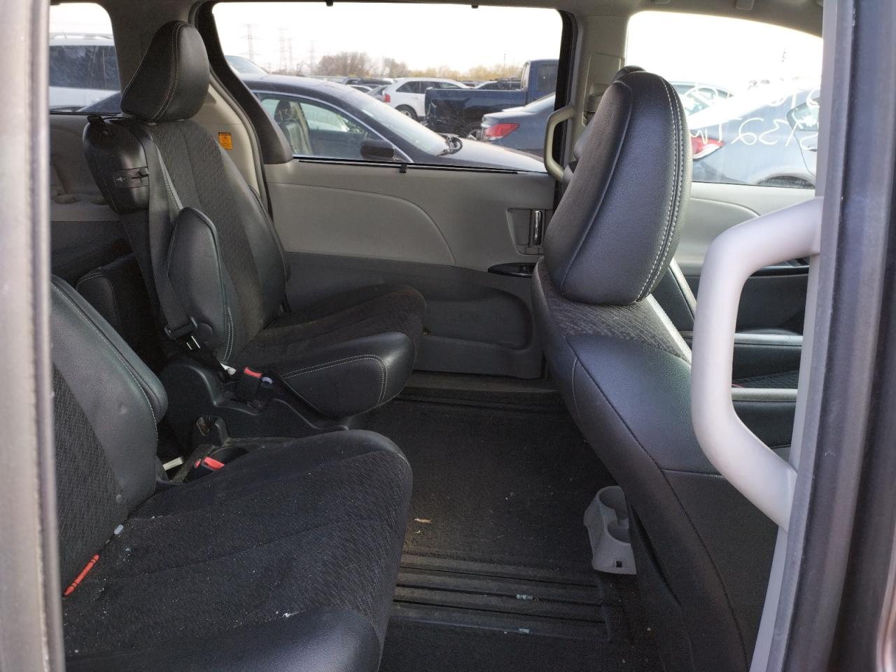 Photo 6 from auction – 2011 TOYOTA SIENNA SPO with VIN 5TDXK3DCXBS067638