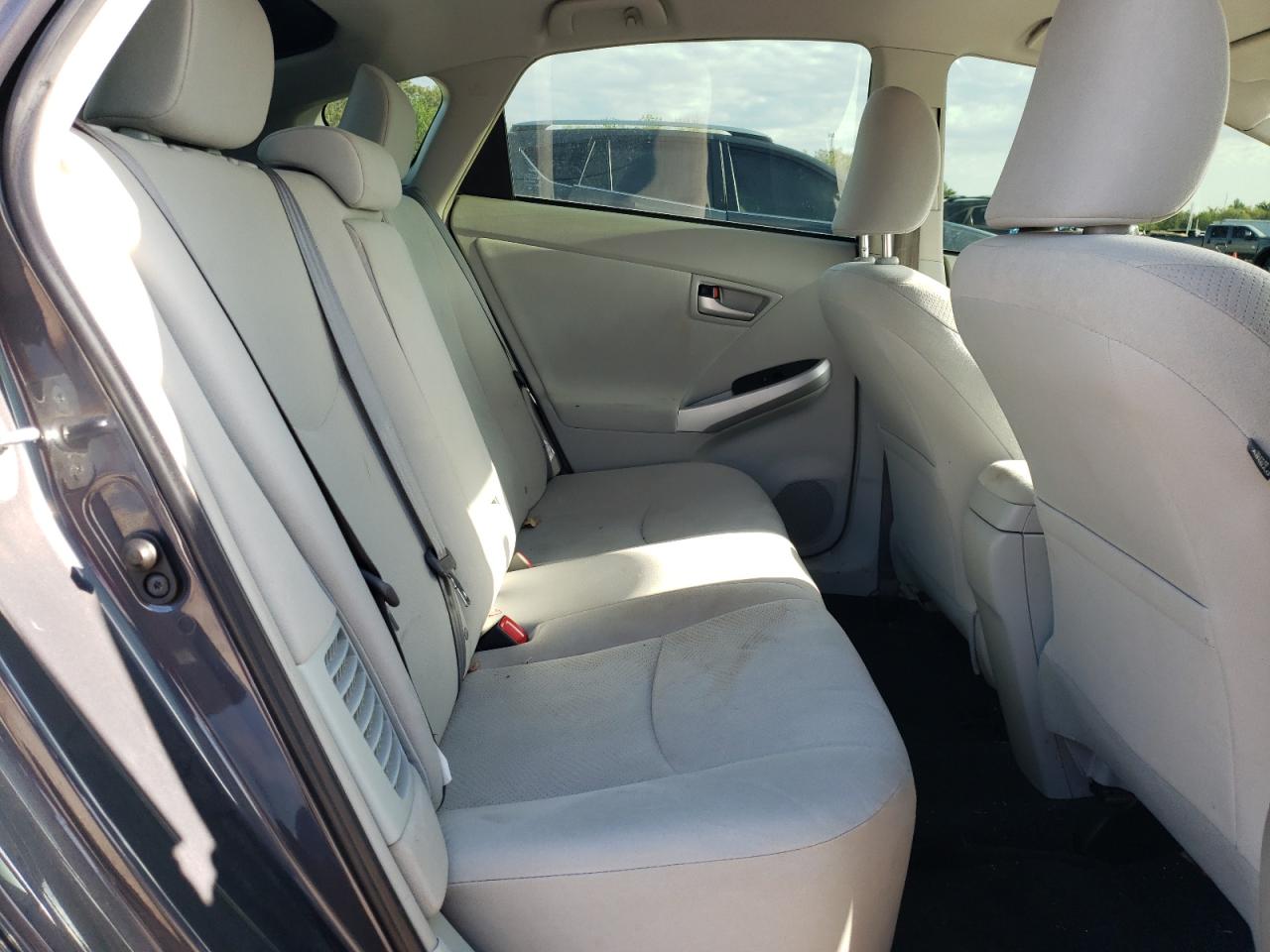 Photo 6 from auction – 2014 TOYOTA PRIUS with VIN JTDKN3DU4E1752729
