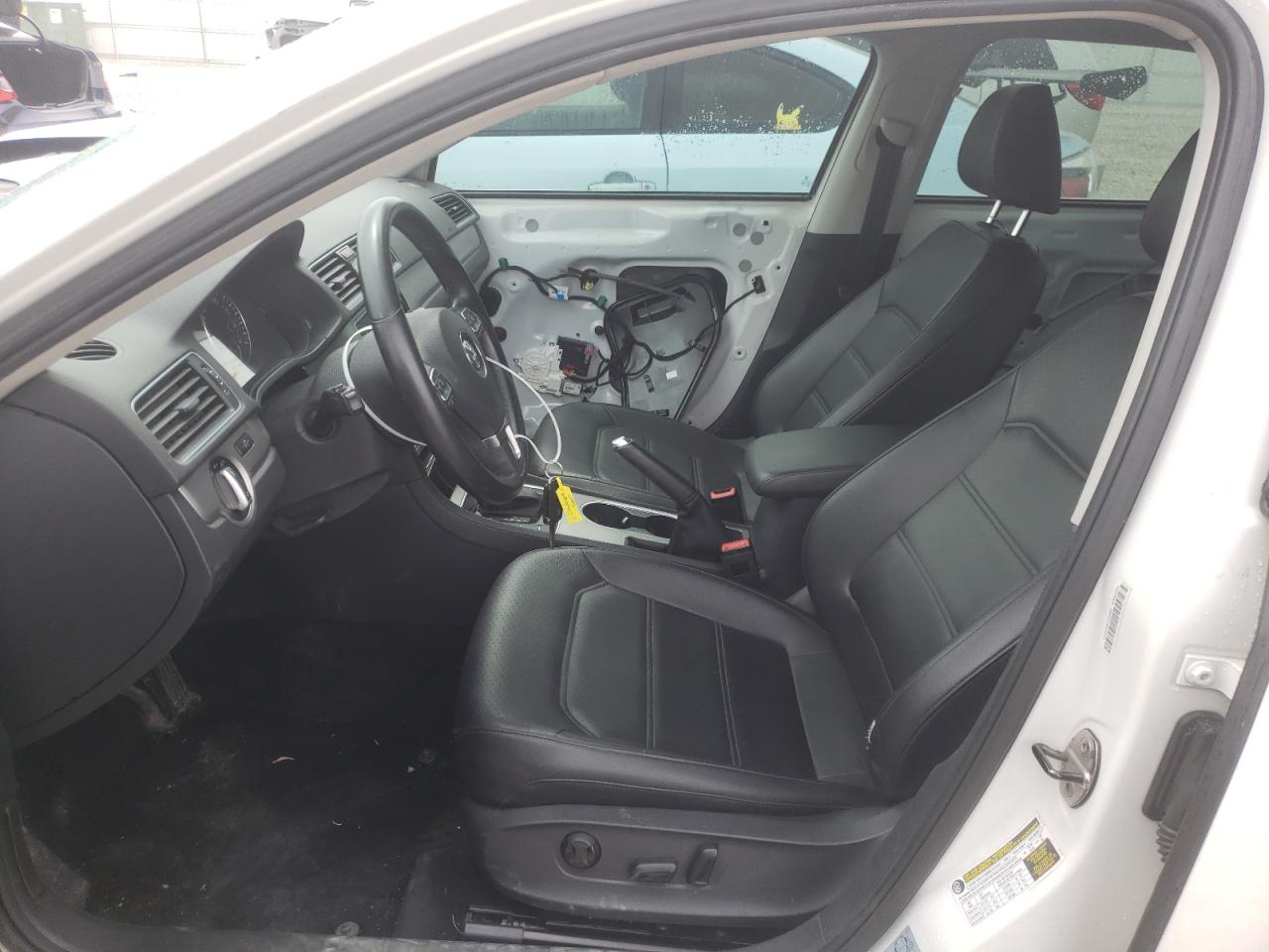 Photo 5 from auction – 2014 VOLKSWAGEN PASSAT SE with VIN 1VWBS7A30EC048637