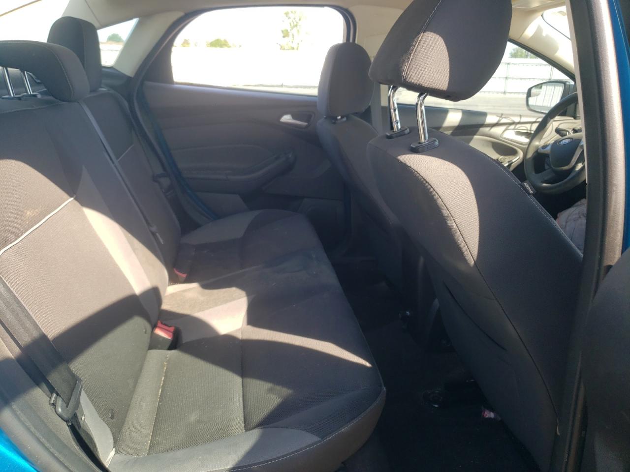 Photo 6 from auction – 2014 FORD FOCUS SE with VIN 1FADP3F23EL152843