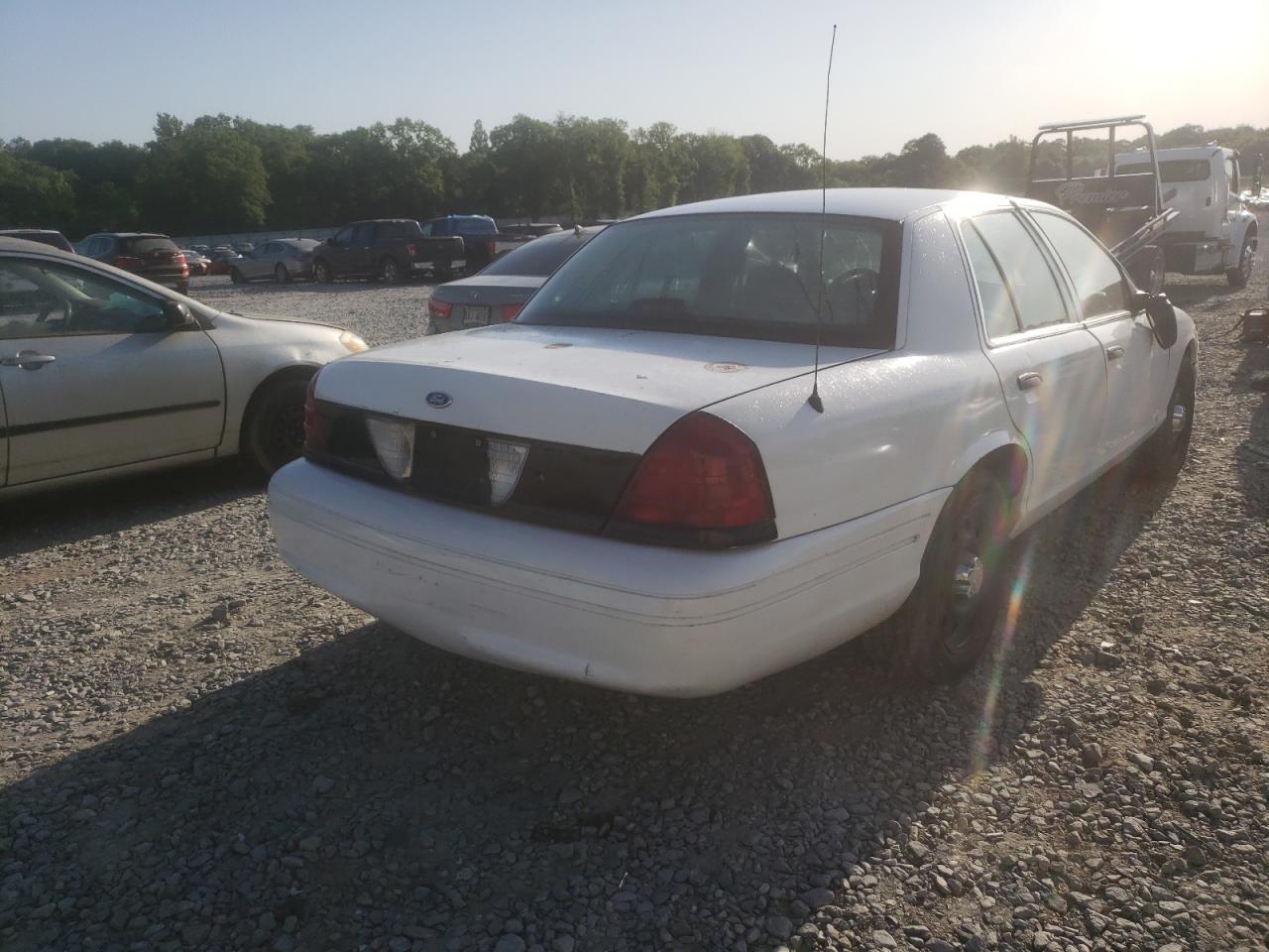 Photo 16 from auction – 2005 FORD CROWN VICT with VIN 2FAFP71W75X102718