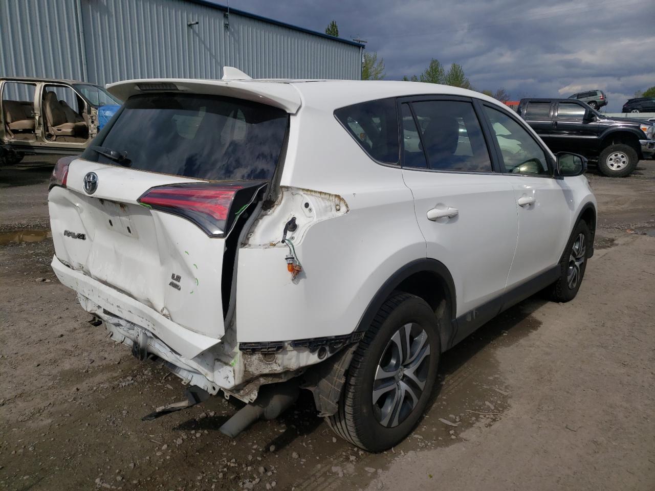 Photo 4 from auction – 2017 TOYOTA RAV4 LE with VIN JTMBFREV1HD219764