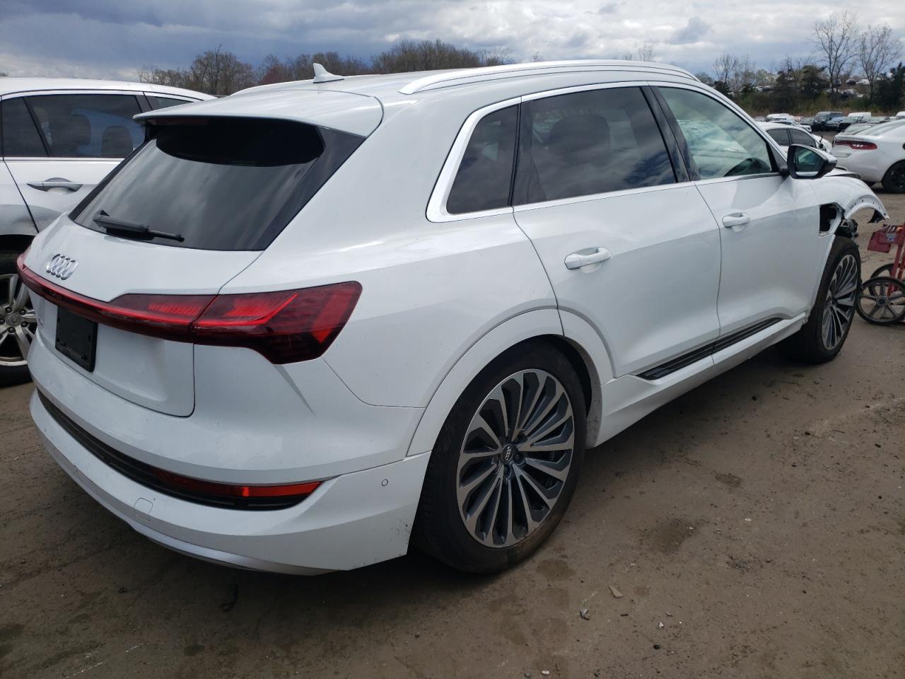 Photo 4 from auction – 2019 AUDI E-TRON PRE with VIN WA1VABGE6KB009335
