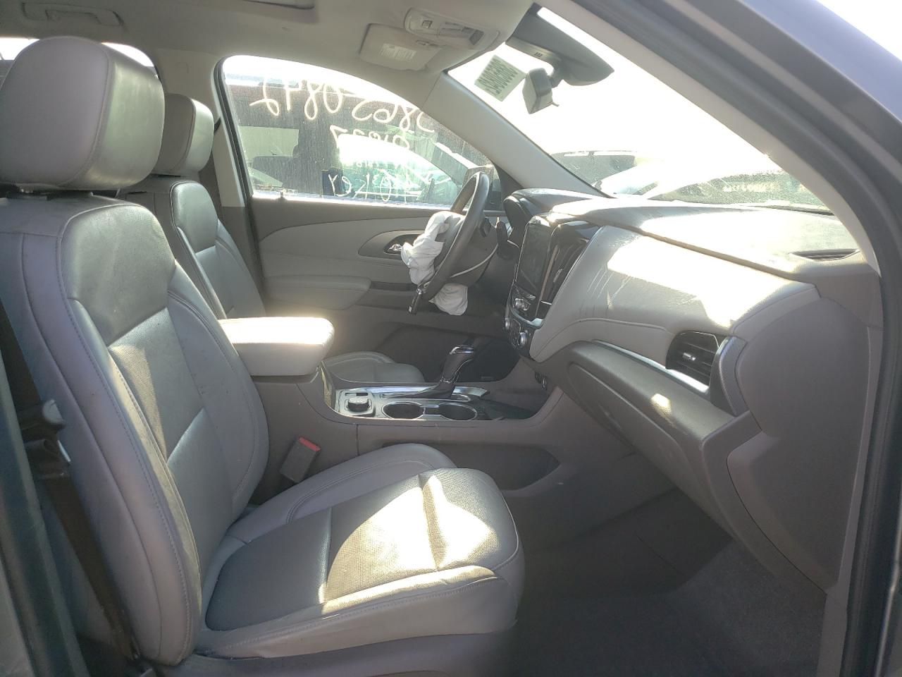 Photo 5 from auction – 2018 CHEVROLET TRAVERSE P with VIN 1GNERKKW4JJ130567