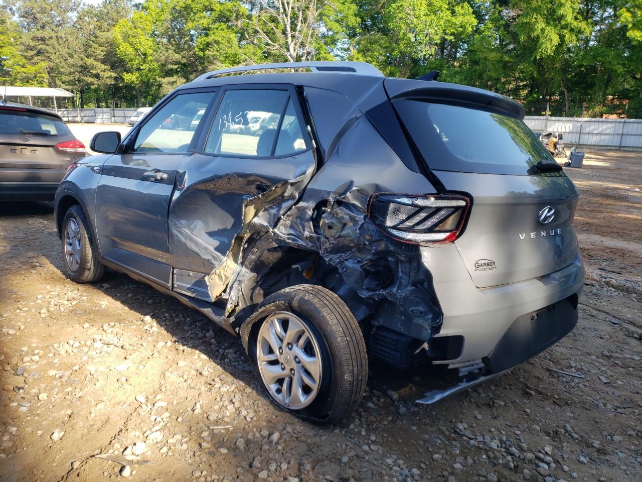 Photo 3 from auction – 2020 HYUNDAI VENUE SEL with VIN KMHRC8A3XLU024689